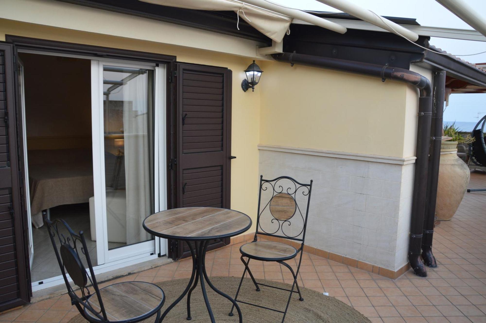 B&B E Casa Vacanza Al Castello Roccella Ionica Exterior foto